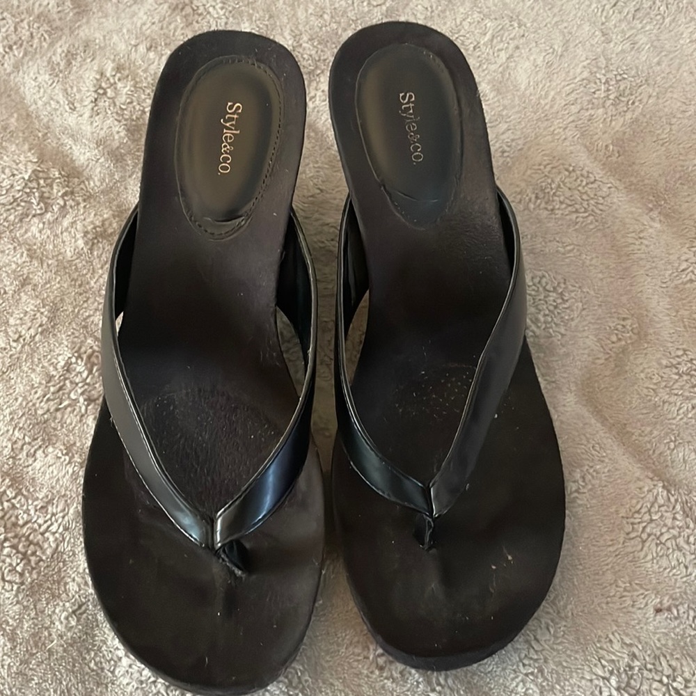 Style&co. black healed sandals